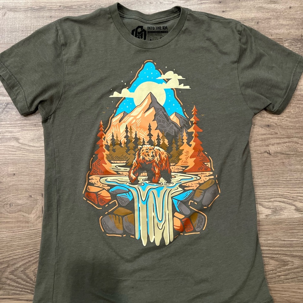Into the AM arrowhead bear tee size S - olive green
